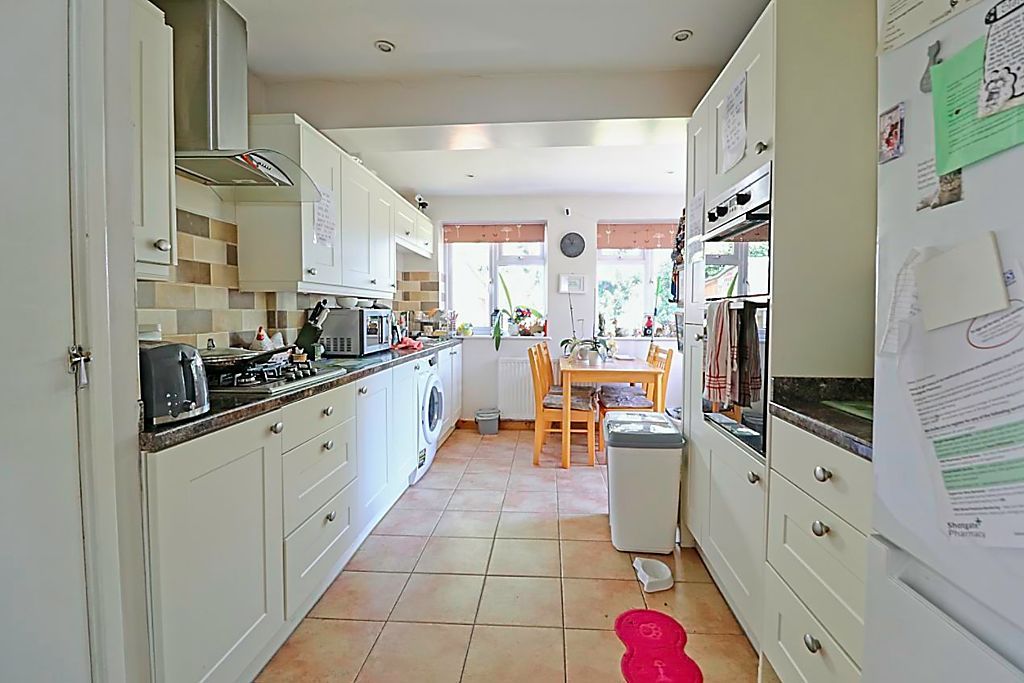 Property photo 2 of 9 Kitchen