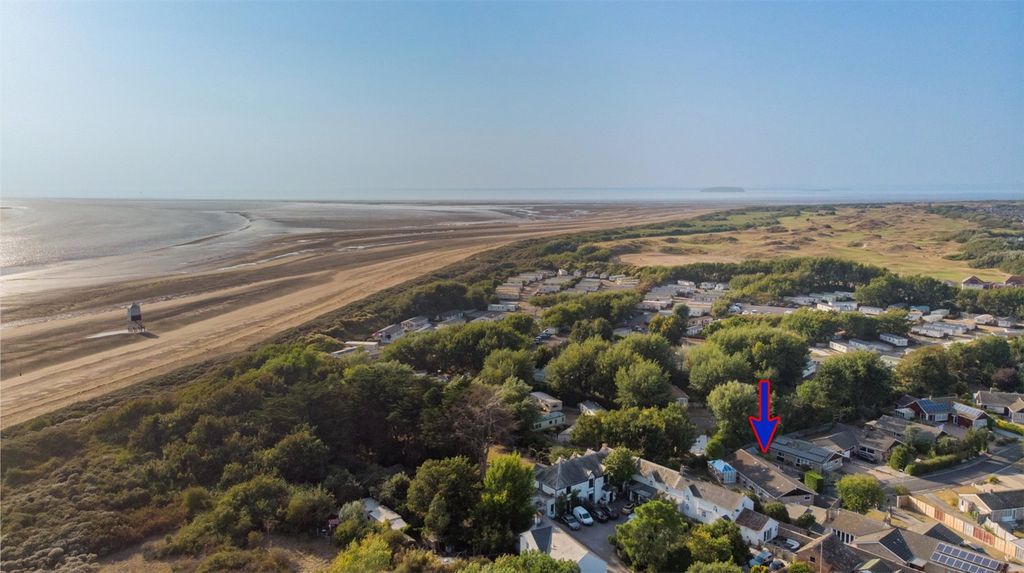 Property photo 3 of 29 Proximity To Beach