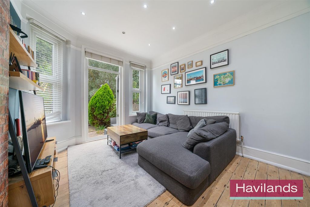 Property photo 2 of 21 Palmerston Crescent-17.Jpg