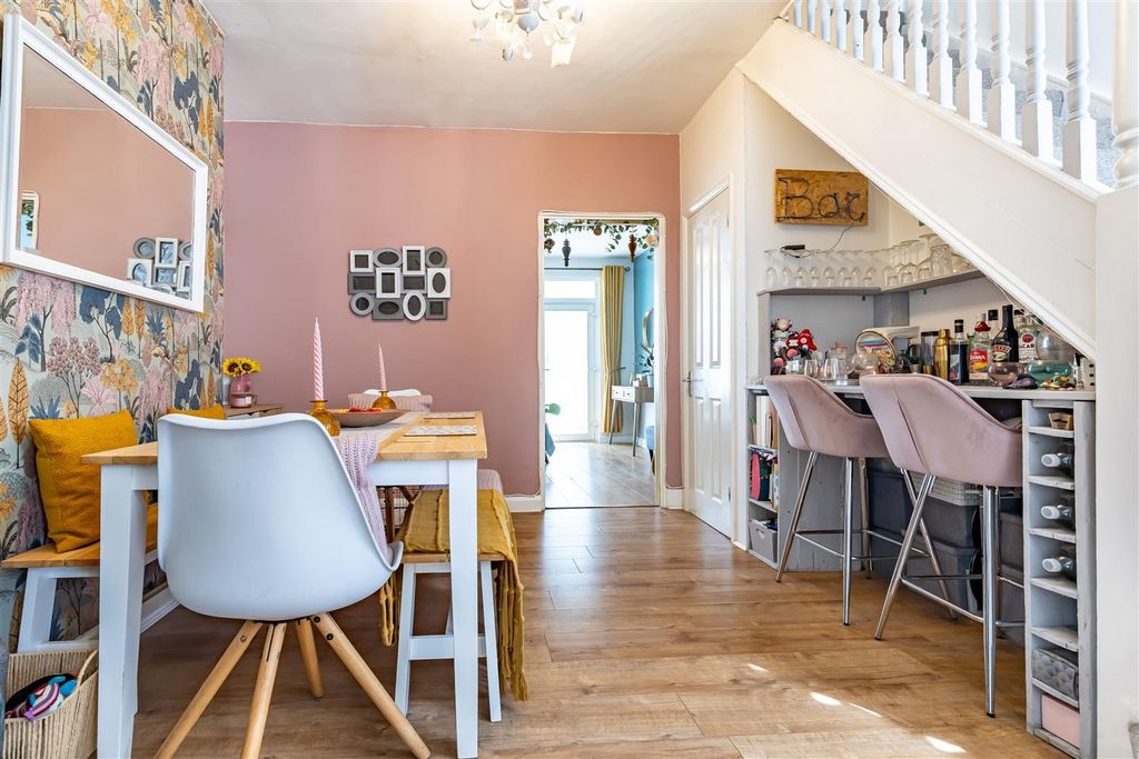 Property photo 3 of 29 17 Woodfield Ter (5).Jpg