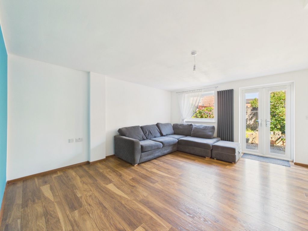 Property photo 3 of 19 4870338