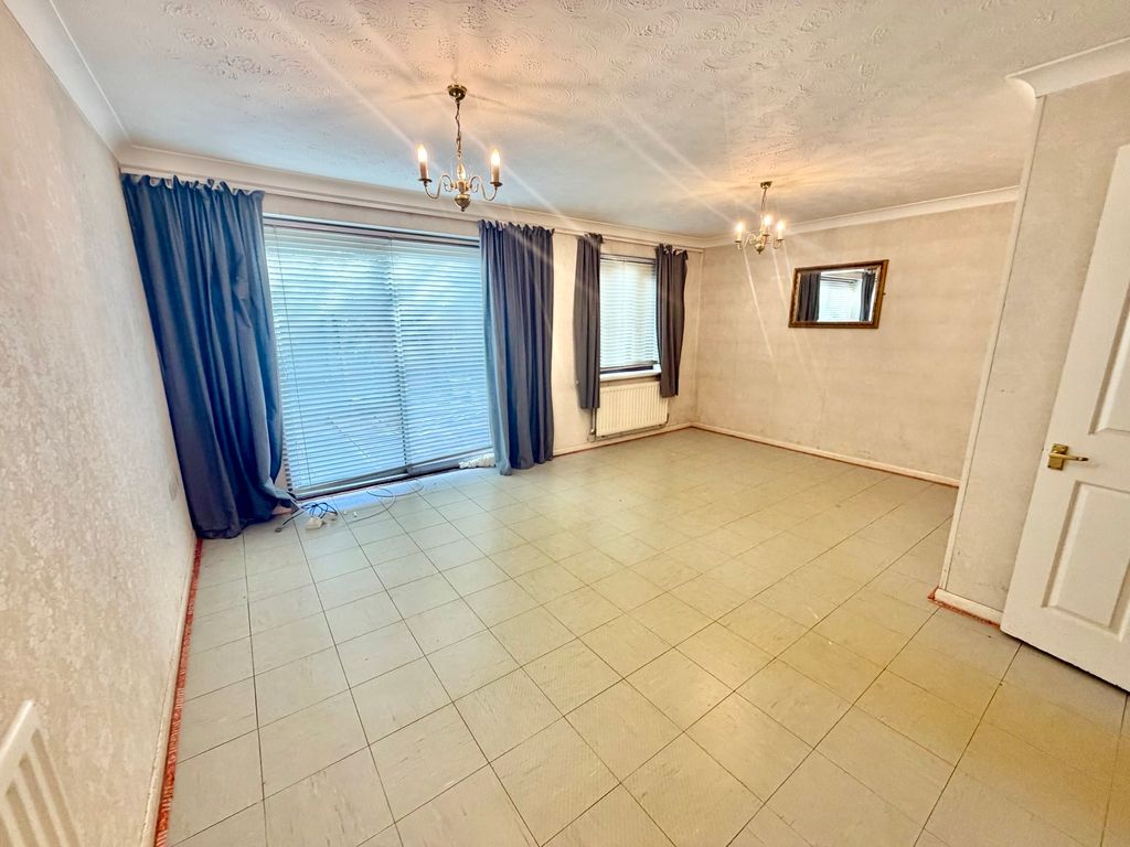 Property photo 2 of 12 Image