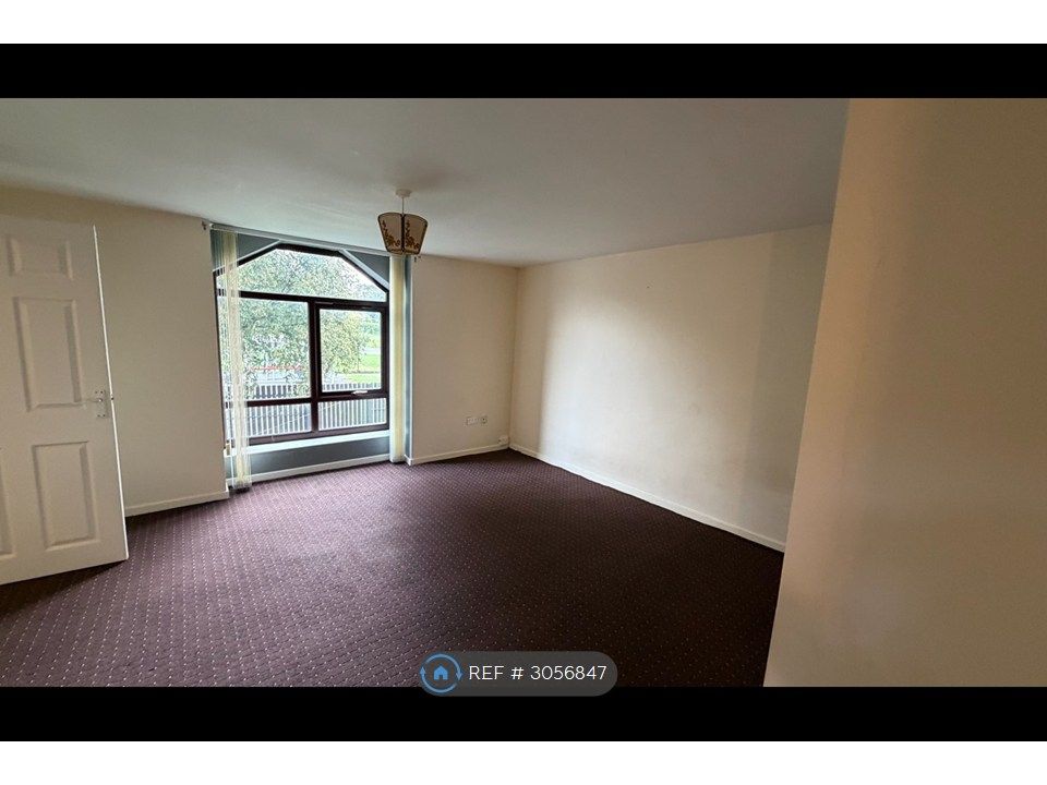 Property photo 1 of 4 Living Room