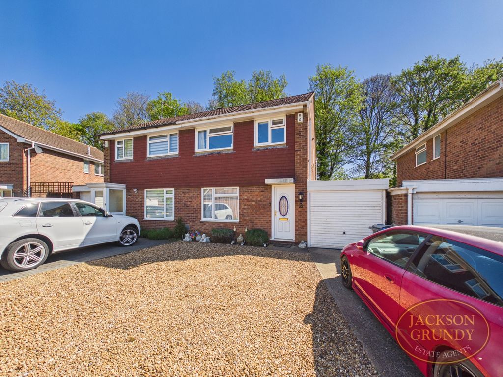 Property photo 1 of 17 Cowgill Close