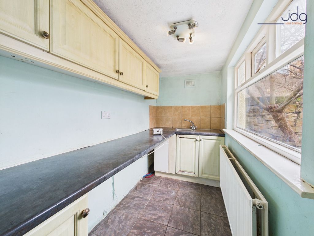 Property photo 3 of 10 Kitchen