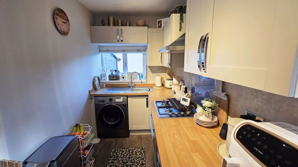 Property photo 3 of 23