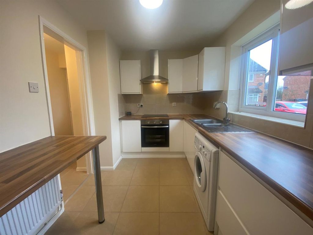 Property photo 2 of 10 Kitchen 2