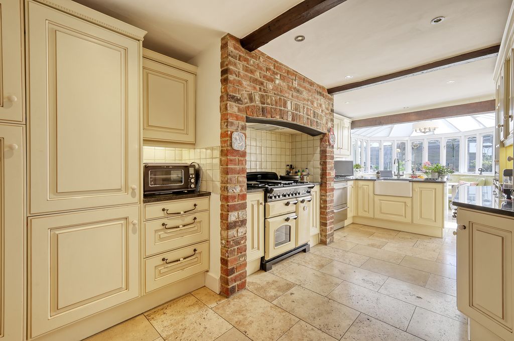 Property photo 3 of 22 Kitchen