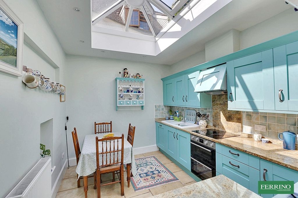 Property photo 3 of 31 Kitchen Breakfast Room