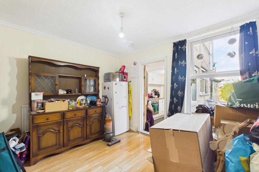 Property photo 2 of 11 Cam01659G0-Pr0608-Still003.Jpg