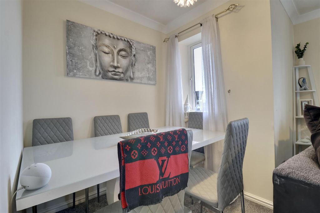 Property photo 3 of 9 Dining Area