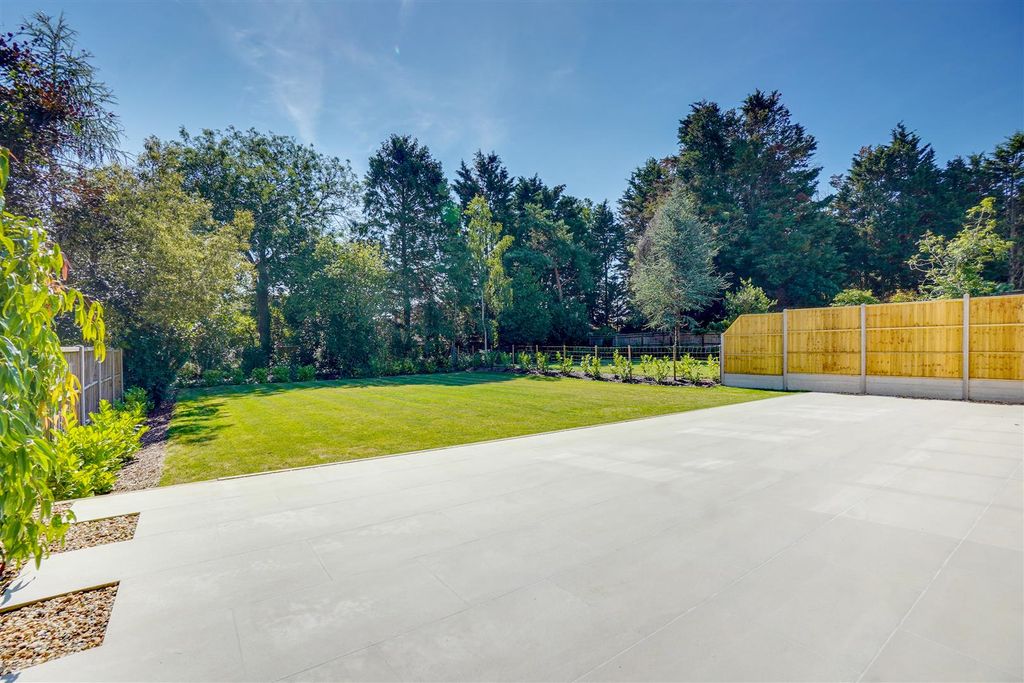 Property photo 3 of 33