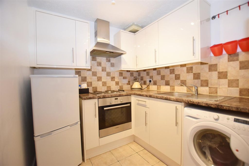 Property photo 3 of 6 48Woodvalewaykitch.Jpg