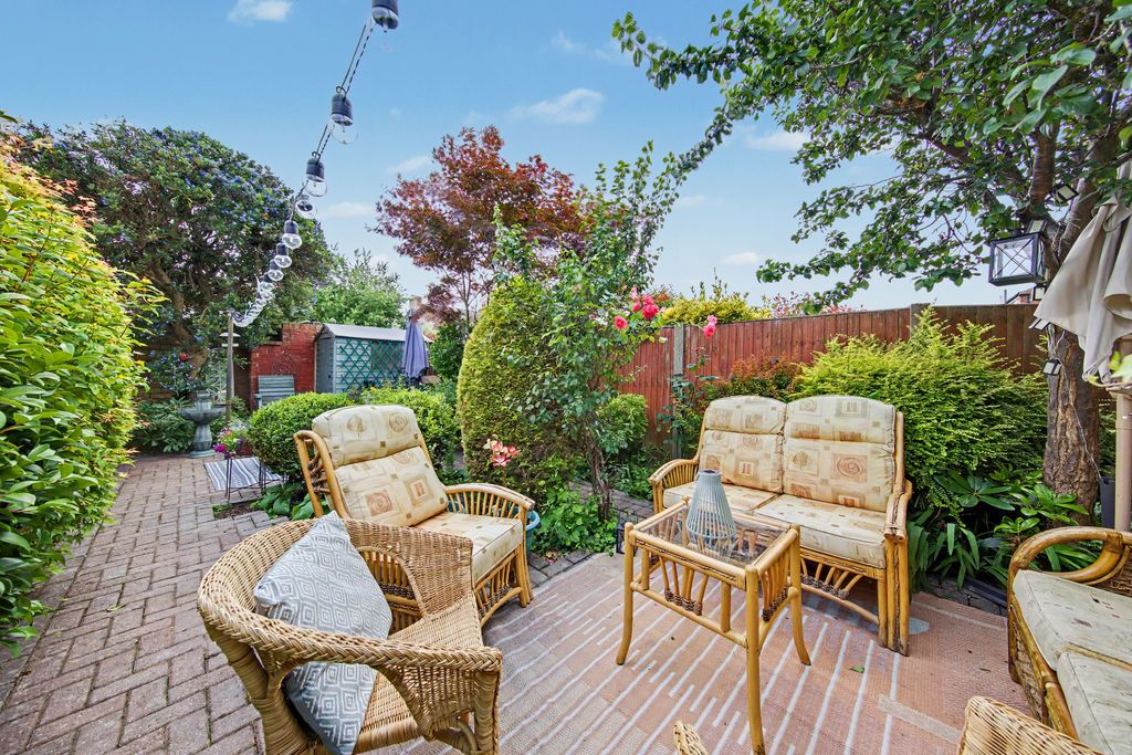 Property photo 3 of 28 Garden