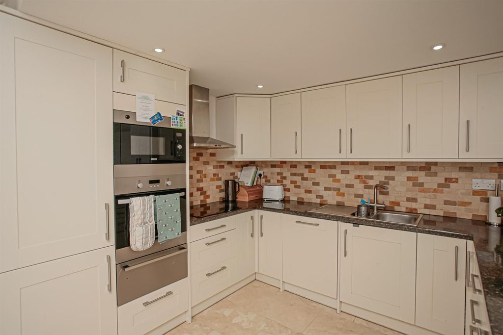 Property photo 3 of 24