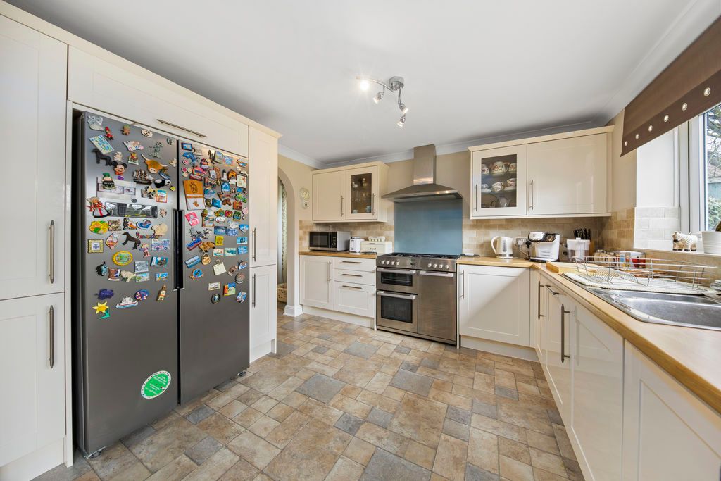 Property photo 3 of 26 Kitchen