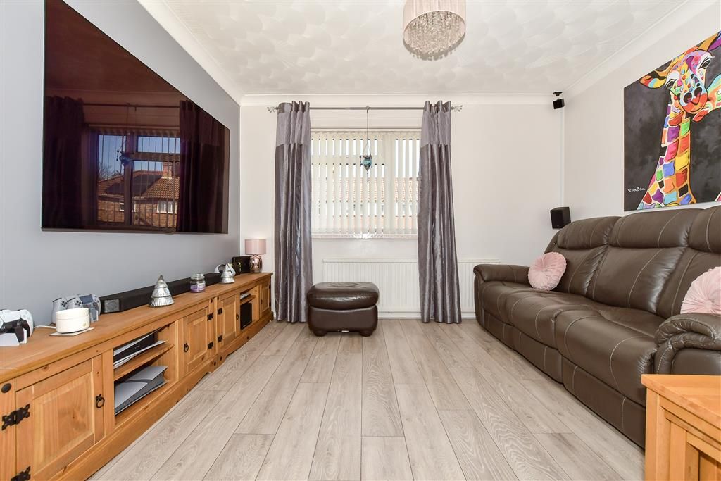Property photo 2 of 11 Lounge