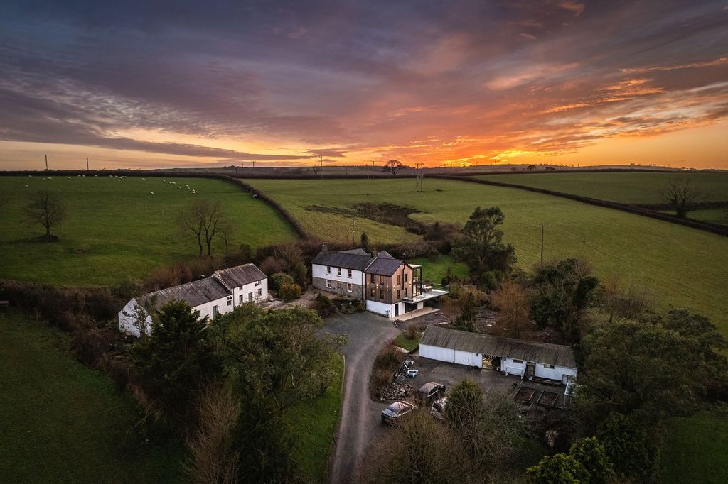 Property photo 3 of 39