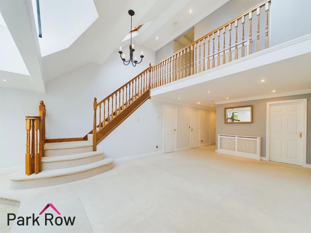 Property photo 2 of 61