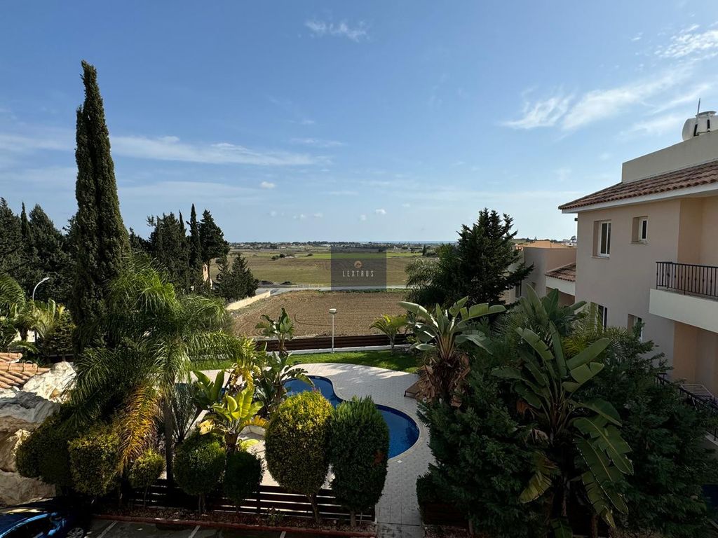 Property photo 2 of 22