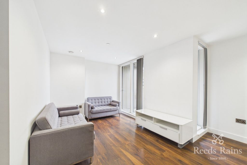 Property photo 2 of 9 Picture No. 28