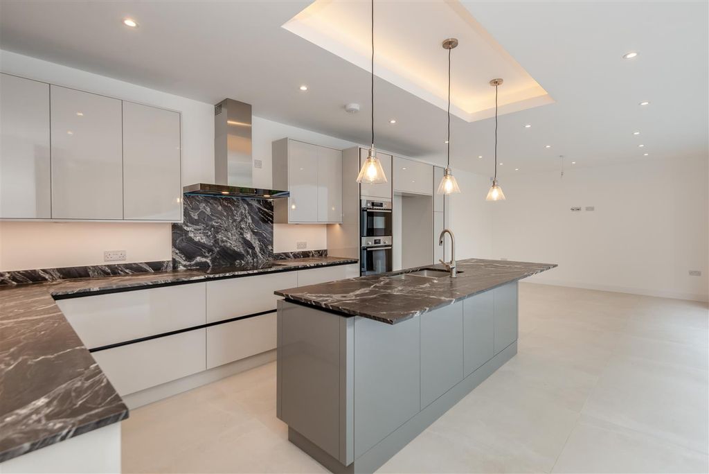 Property photo 3 of 17 8653494-Interior17.Jpg