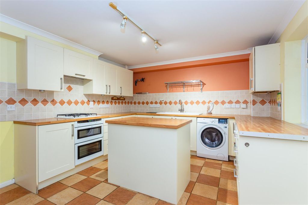 Property photo 2 of 19 Kitchen1.Jpg