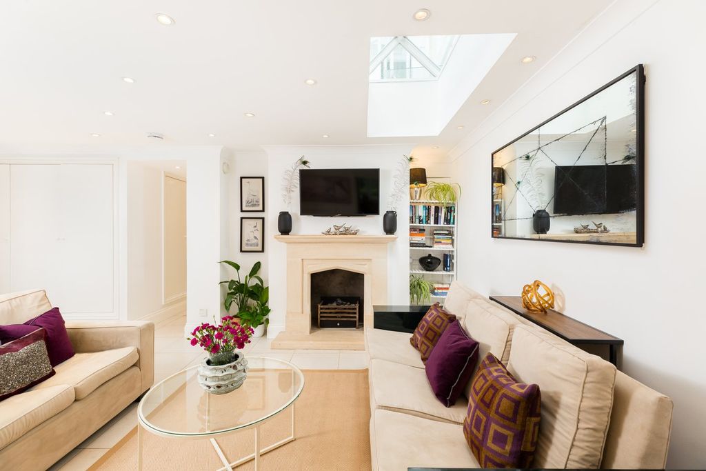 Property photo 2 of 18