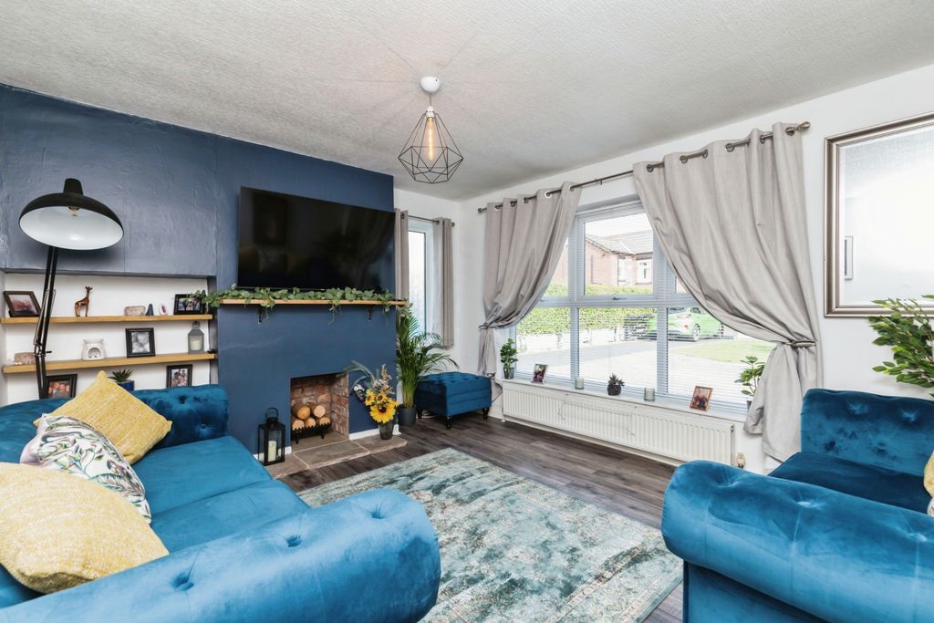 Property photo 3 of 19 Front Lounge