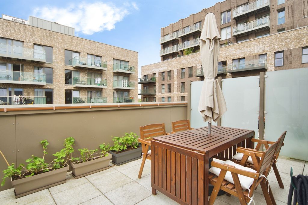 Property photo 2 of 20