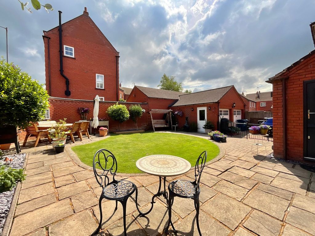 Property photo 2 of 25