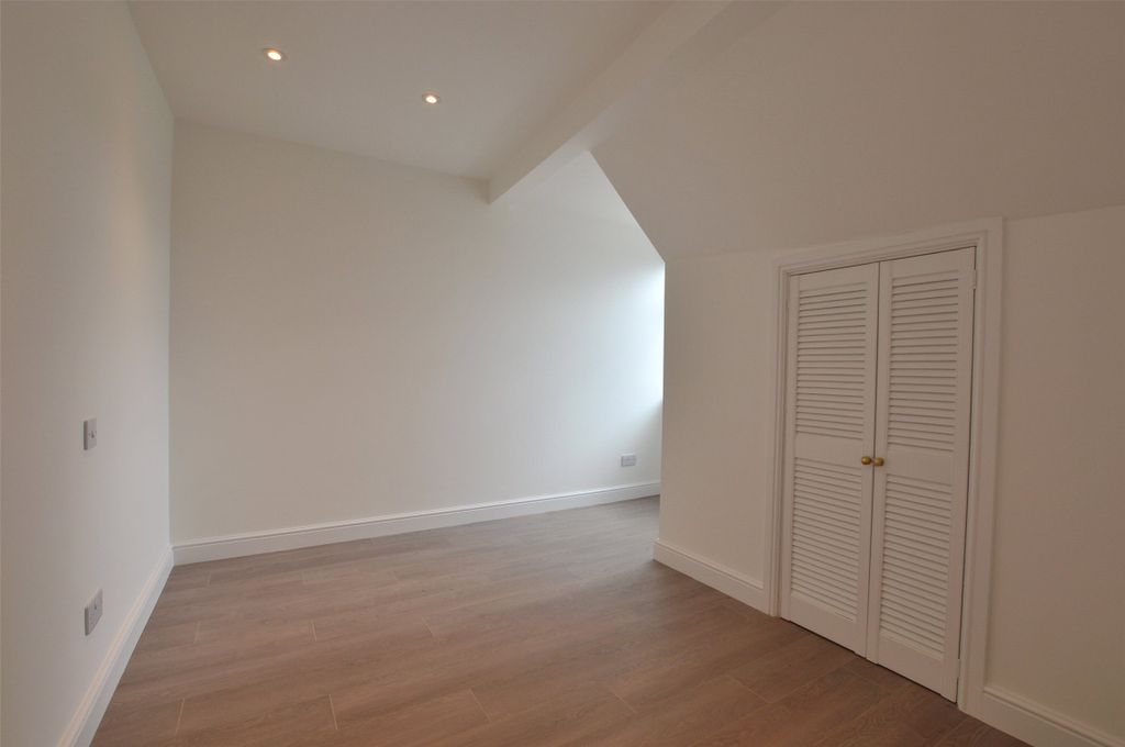 Property photo 2 of 9 Bedroom