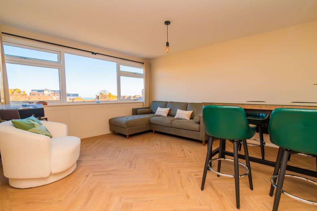 Property photo 3 of 8 Picture 3