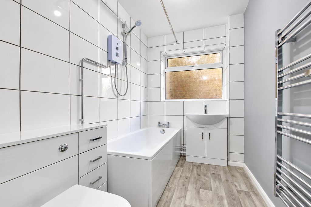 Property photo 3 of 8 Bathroom