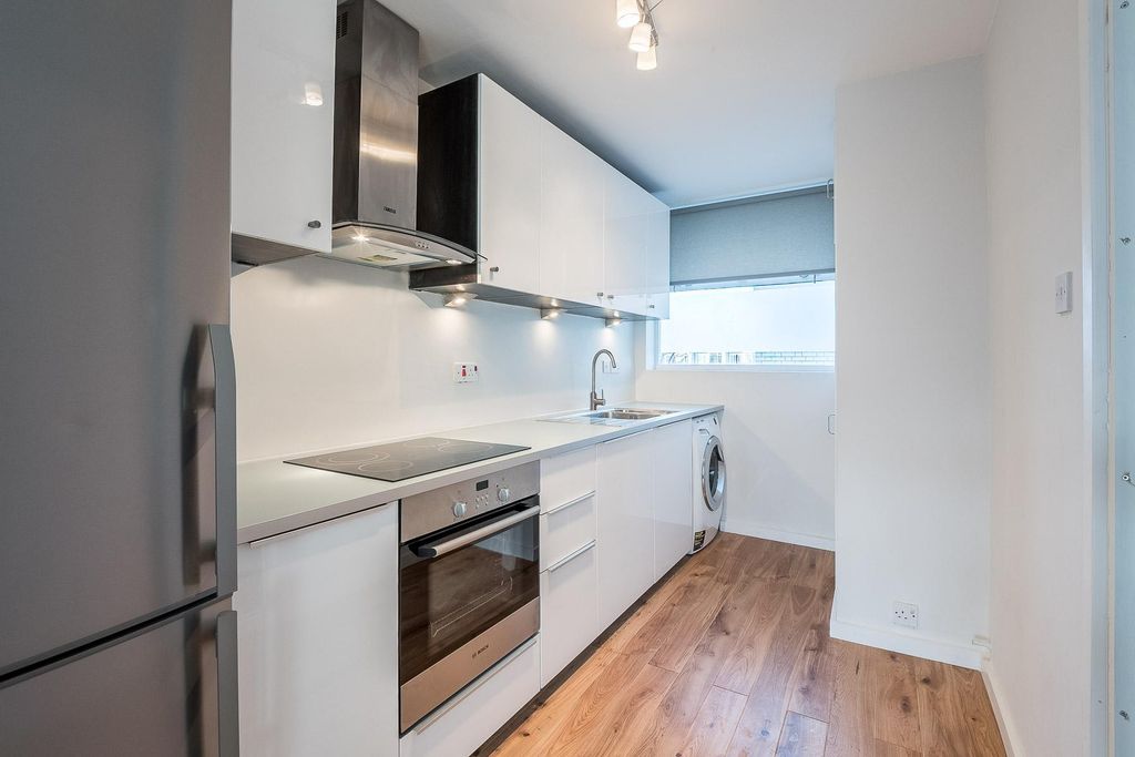 Property photo 2 of 10 Kitchen