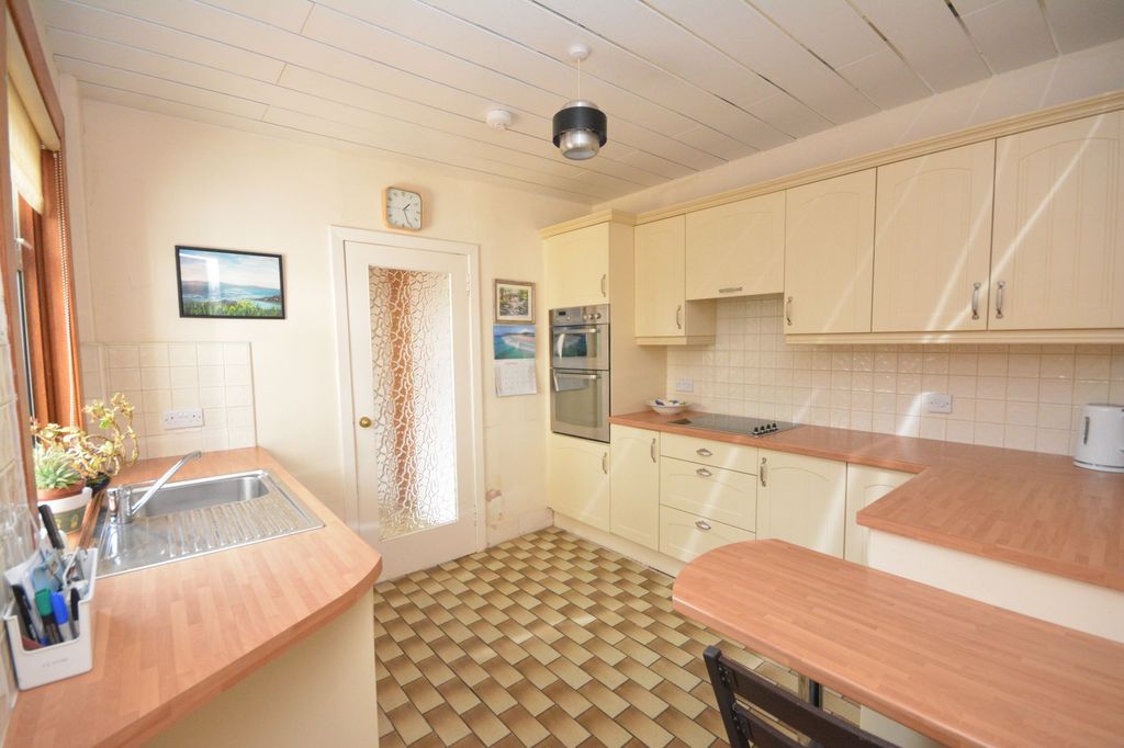 Property photo 3 of 27