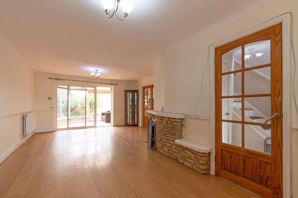 Property photo 2 of 24