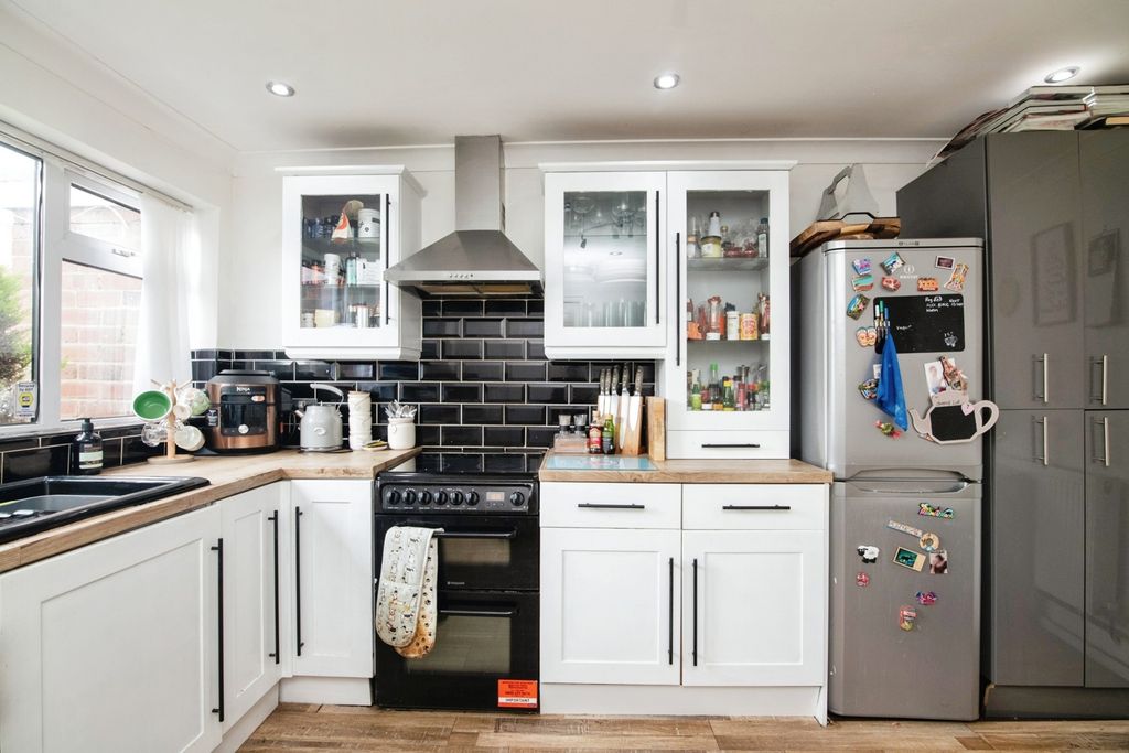 Property photo 3 of 15 Pbox-Img.Jpg