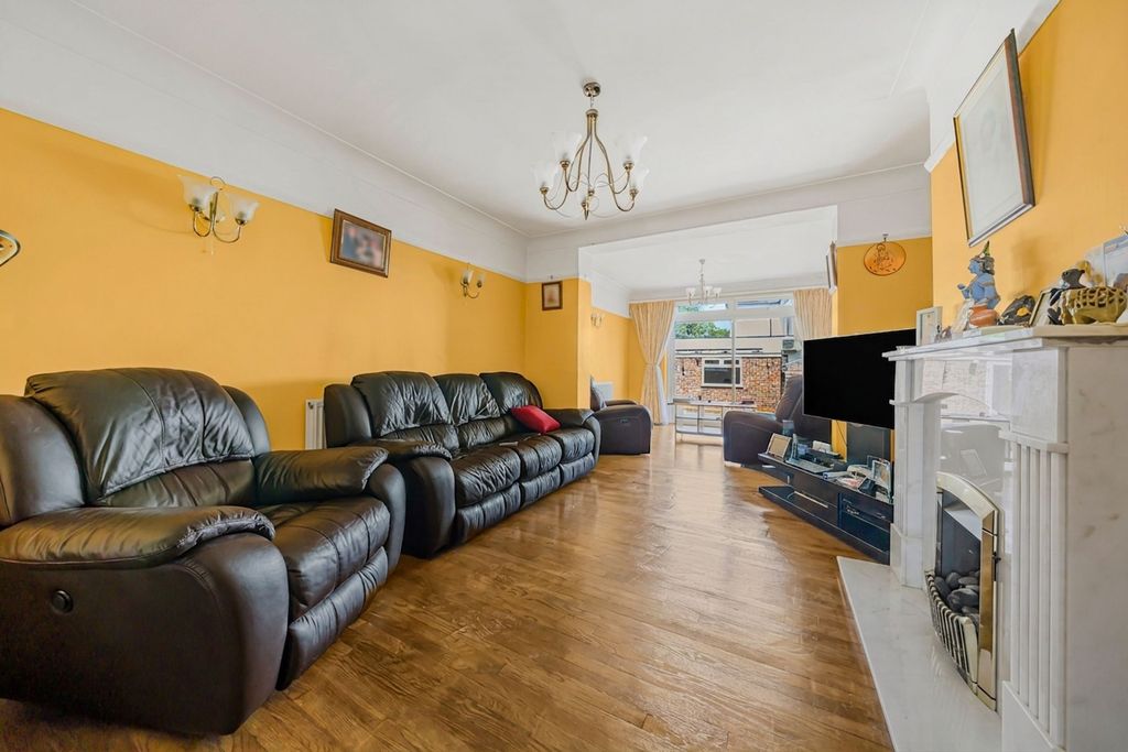 Property photo 2 of 18