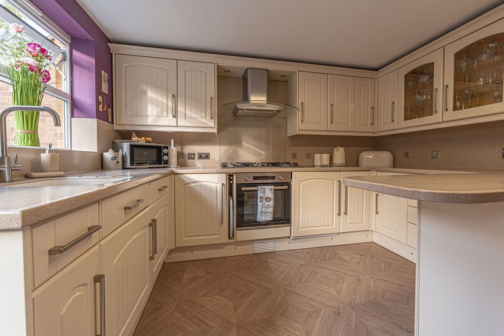 Property photo 1 of 38
