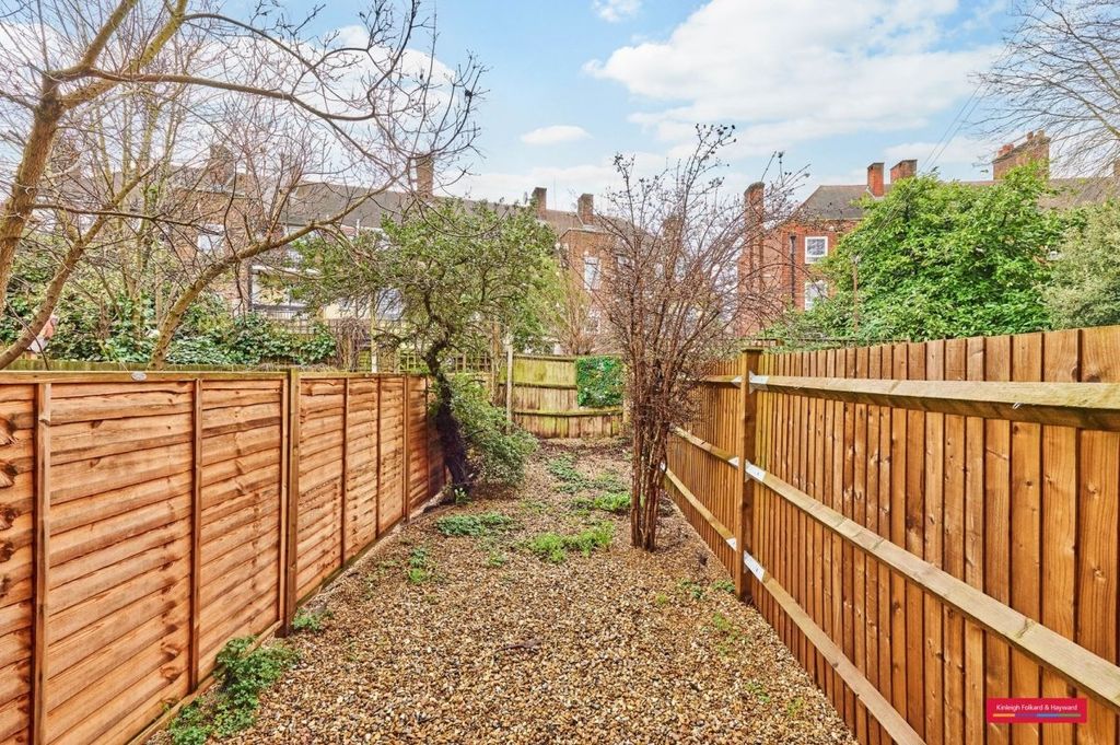 Property photo 3 of 6 Kfh_-_Hailsham_Avenu
