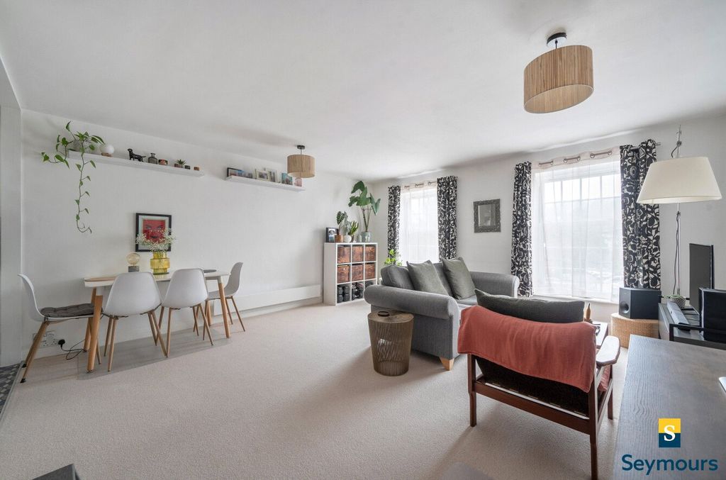 Property photo 2 of 20 Living/Dining Room