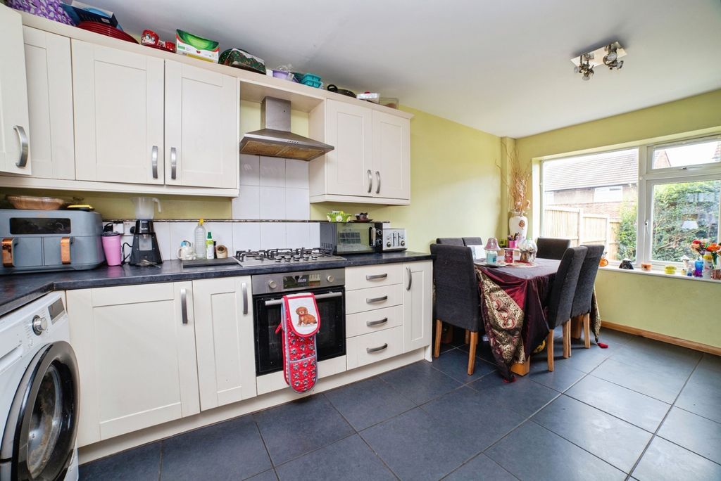 Property photo 3 of 20 Kitchen Dining