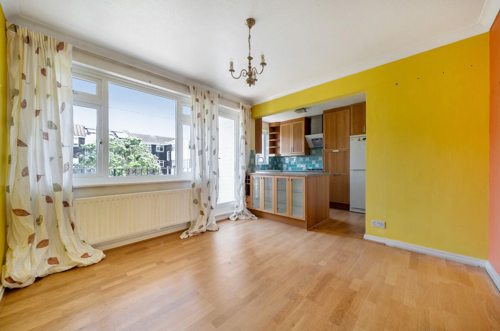 Property photo 3 of 13 1457493-6-69Fb7d0...
