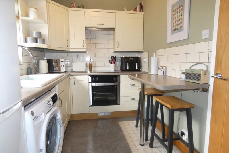Property photo 3 of 32 Kitchen/Breakfast