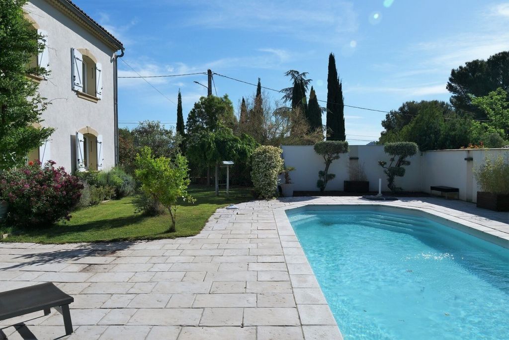 Property photo 1 of 16 Large Family Villa With Swimming Pool In Lamanon.