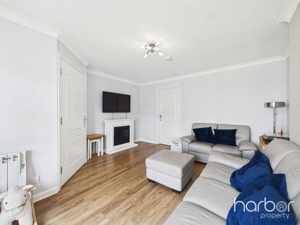 Property photo 3 of 17 5208195