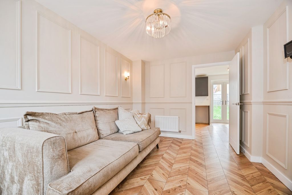 Property photo 2 of 16 Pbox-Img.Jpg