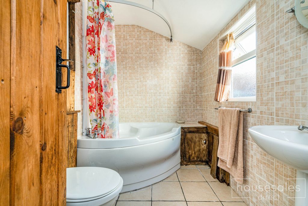Property photo 3 of 7