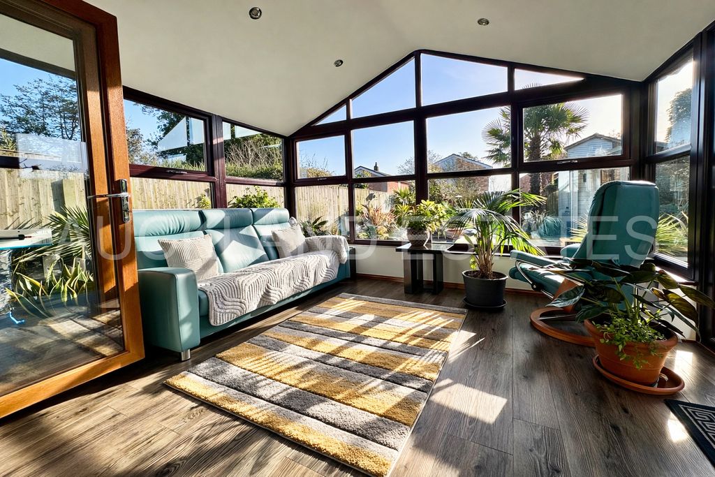 Property photo 2 of 23 Image00017